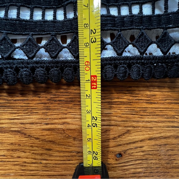 ⭐️ Banana Republic Eyelet Blouse Top Size SMALL - Picture 11 of 14